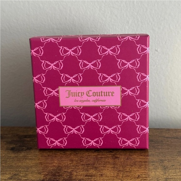 Juicy Couture Gold tone Charm Bracelet NEW IN BOX - Picture 4 of 4